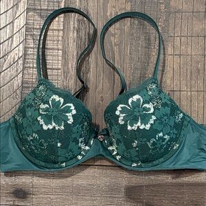 Victoria’s Secret Body by Victoria Lined Demi Green Criss Cross Underwire 34B